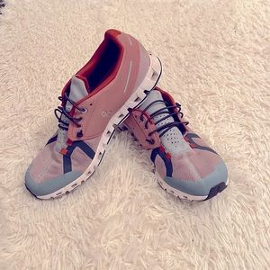 On Cloud 70 | 30 Size Women’s Size 9.5